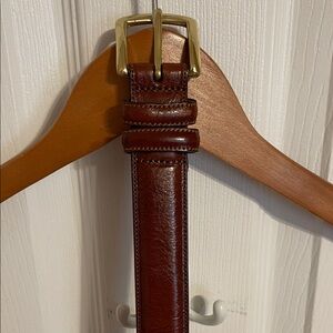 Roundtree & Yorke Dark Brown Leather Belt with Gold Buckle Size 40